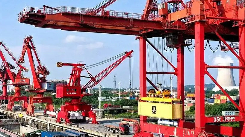中国经济靠什么顶住了压力