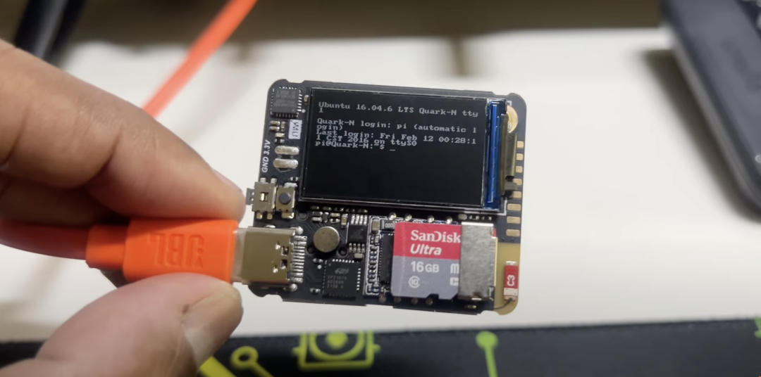号称“全球最小”Linux电脑：40mm×35mm大小，却能跑Ubuntu、连蓝牙、还有显示屏！