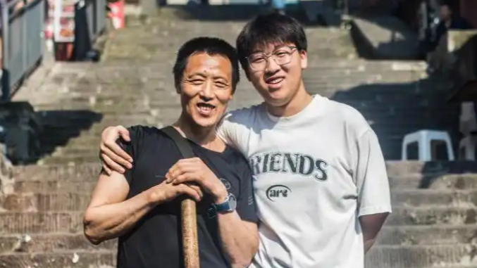 “棒棒”父亲收到了儿子的礼物