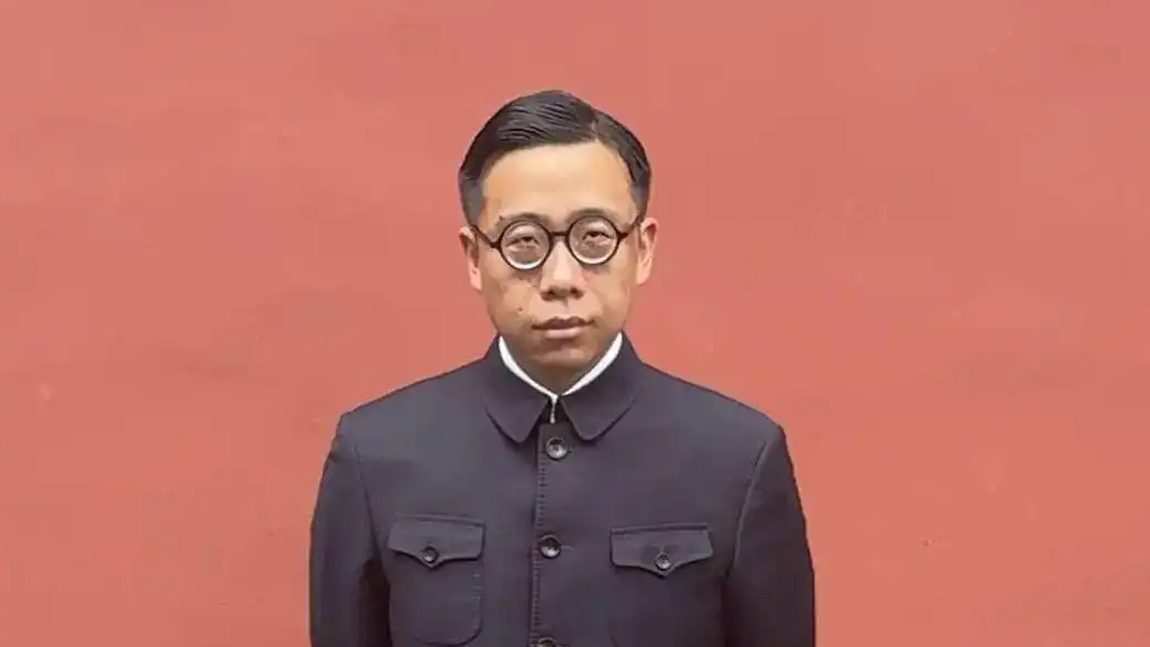 小伙神似溥仪 AI识别为溥仪本人