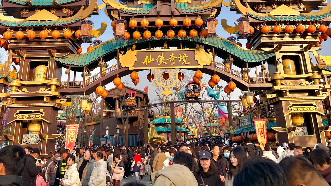 24岁女孩景区做“地陪”月入8000
