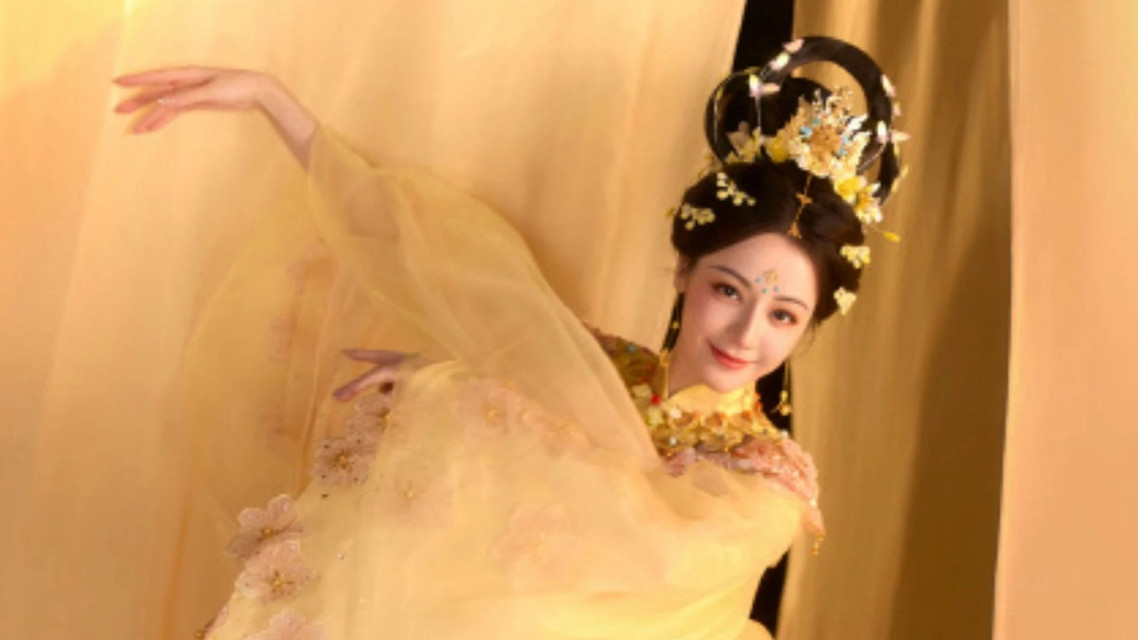 迪丽热巴嫦娥造型像神女下凡