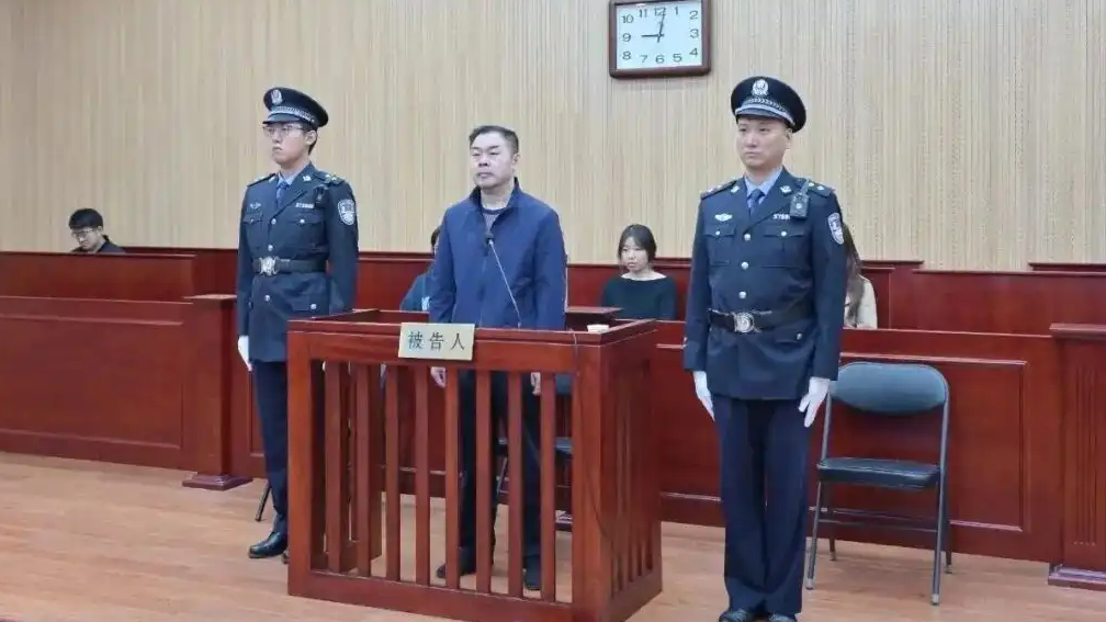 宫权受贿6628万 投案当月还在捞钱