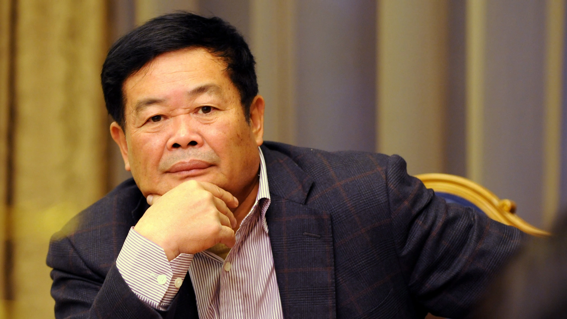 “玻璃大王”曹德旺卸任 交棒长子