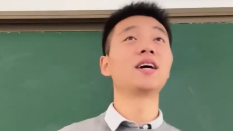 00后音乐老师喊麦式课堂走红