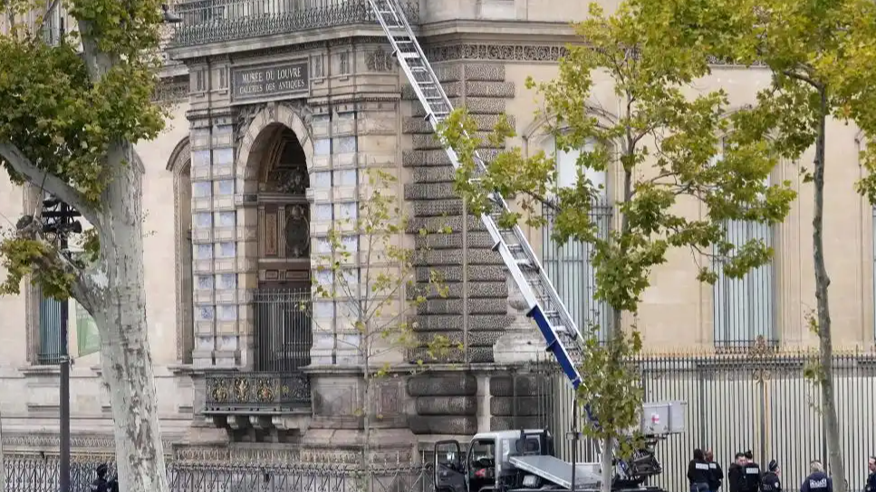 德国厂商蹭卢浮宫被盗热度打广告