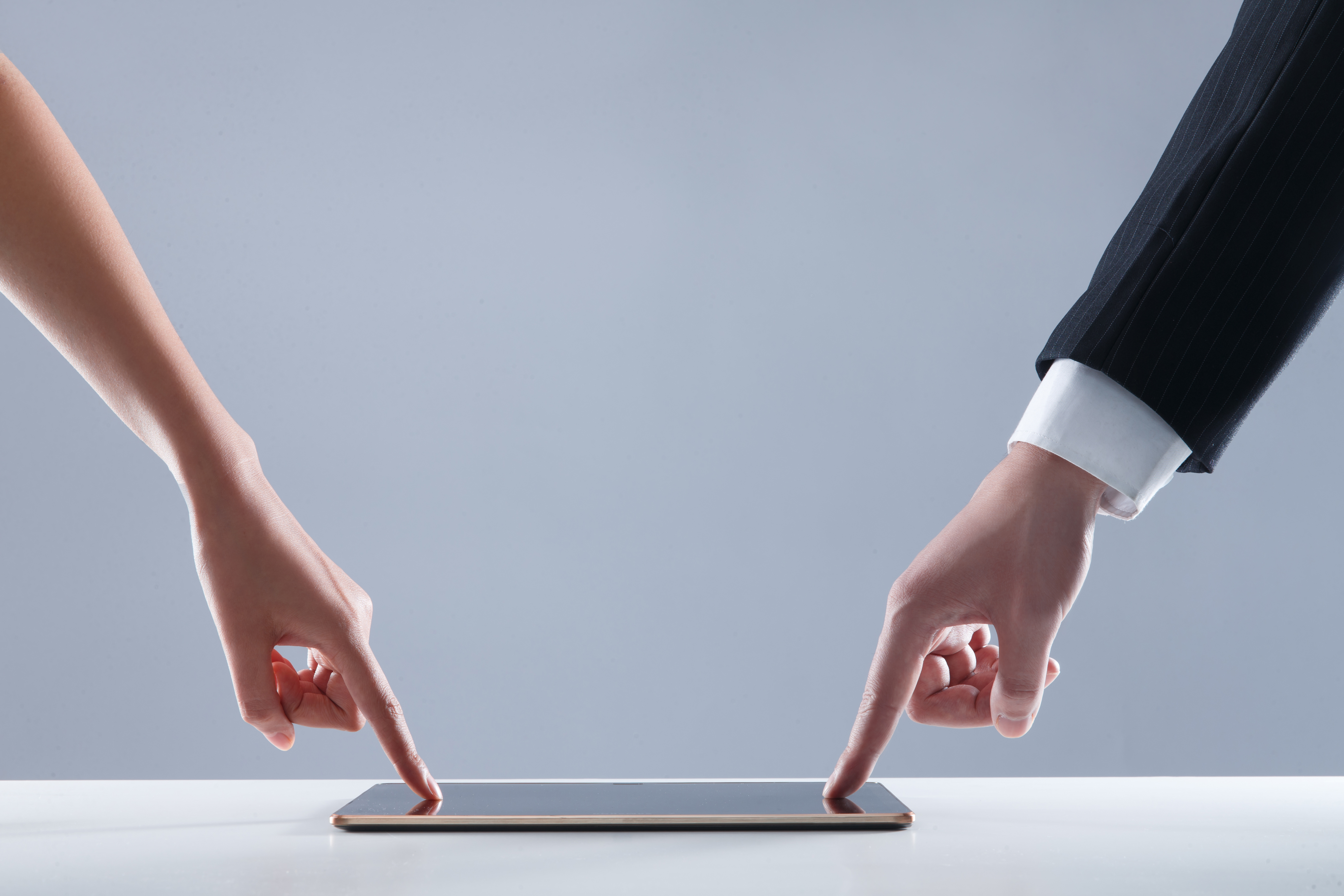 四中全会公报：推进祖国统一大业