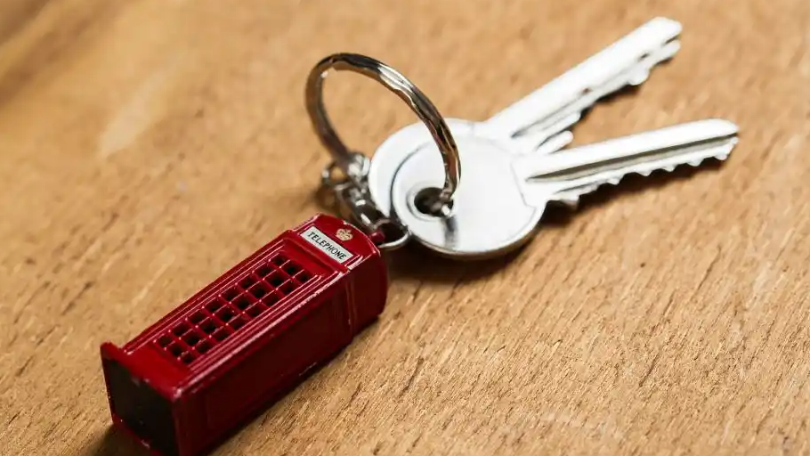 26元深夜上门开锁被收1300 商家回应