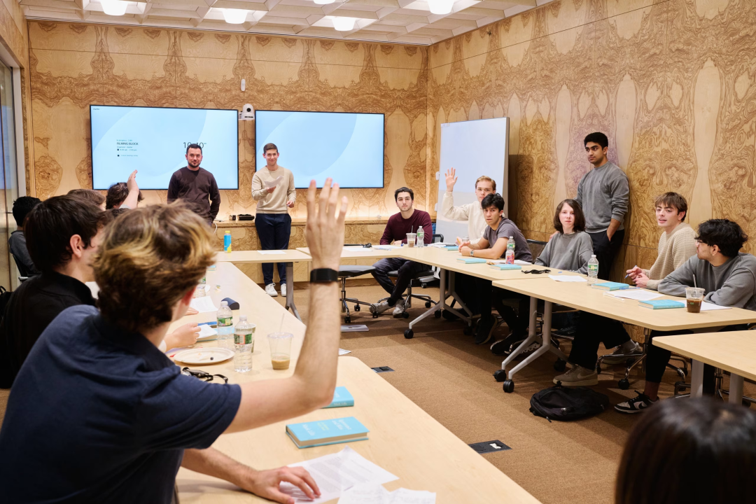 18岁少年拒藤校、弃全奖也要去？美国一公司放话“上大学是浪费时间”、直接招聘高中生，引发热议：拜托，千万别冲动！