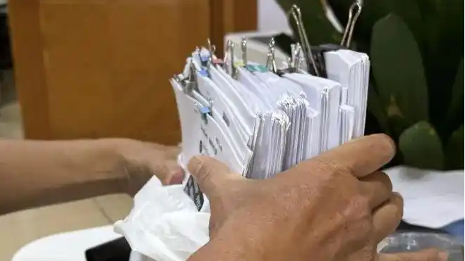 保安和AI对话数月 打印50万字讨说法