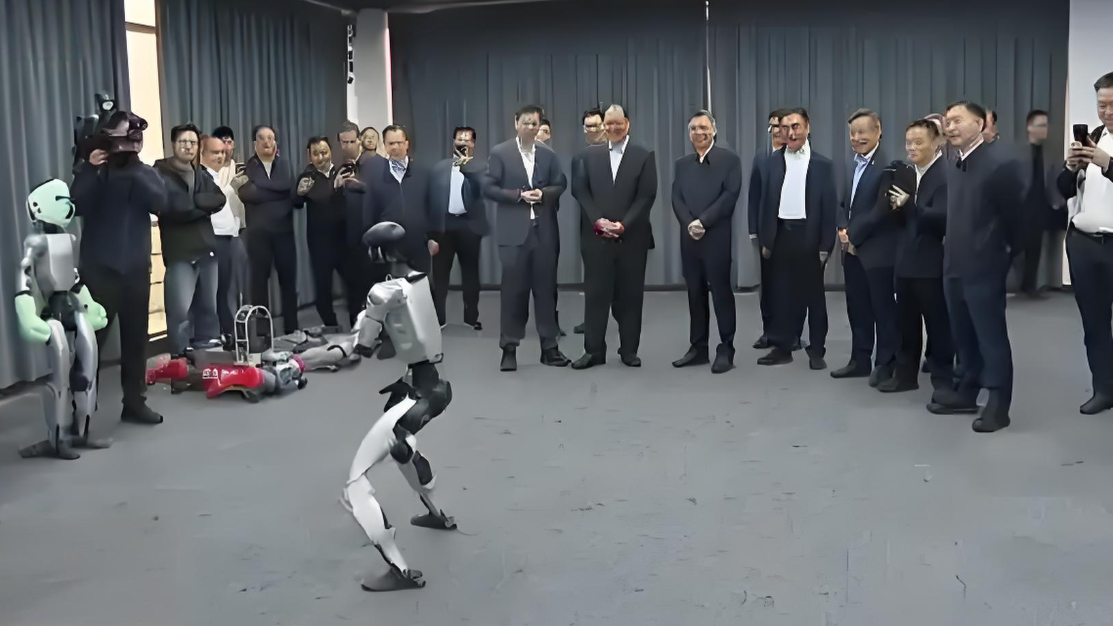 湖南浙江两省省长一同观看机器人表演