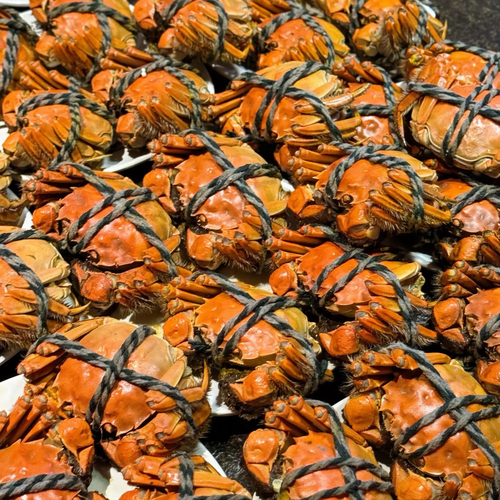 华科大食堂开售8.8元一只大闸蟹