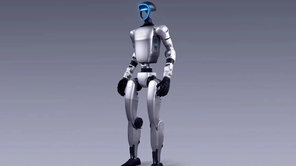 宇树机器人表演功夫时意外“翻车”