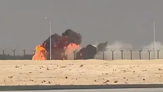 印度坠毁战机此前被拍到漏油不止