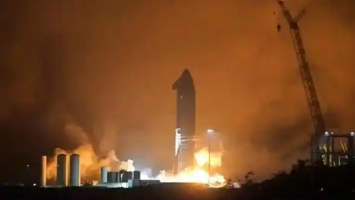 最新版“星舰”测试时外壳突然破裂