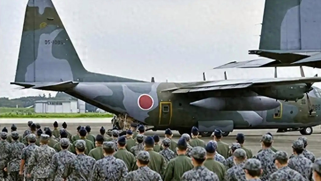 日本正在背起“炸药包”