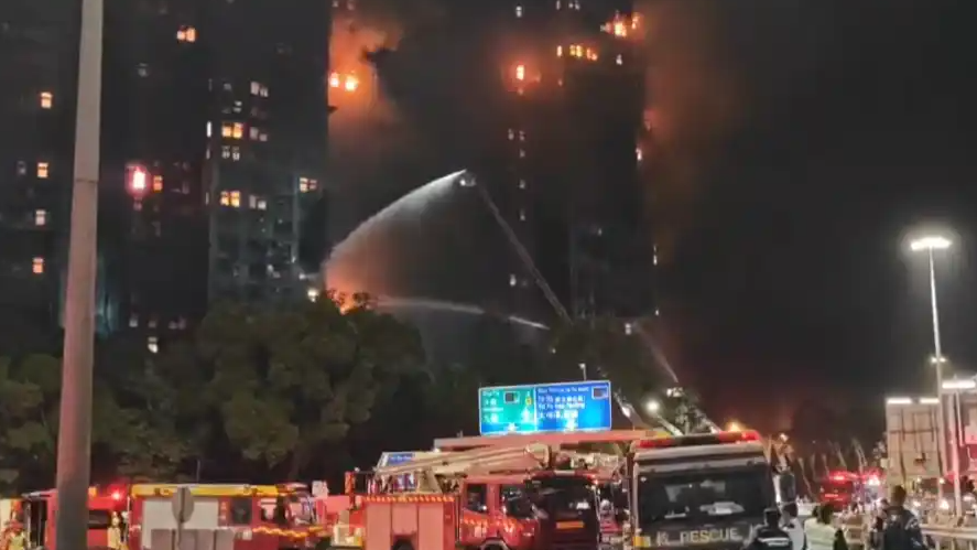 香港火灾已致40人遇难 3人被拘捕