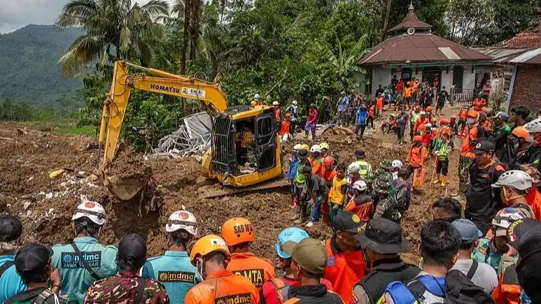 印尼洪灾山体滑坡致659人死亡