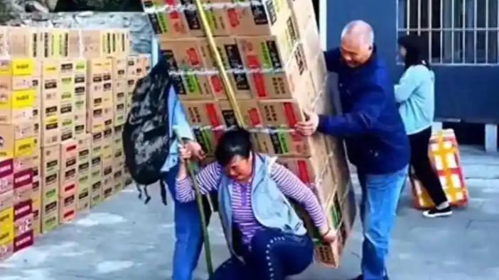 老君山景区拒用无人机 挑山工发声