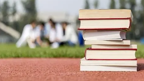 高校领导让学生给自家孩子比赛投票