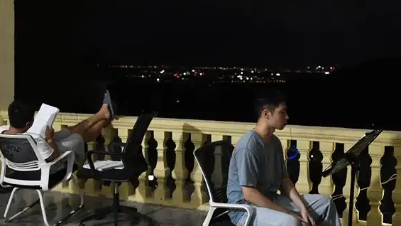 这些年轻人为何选择考研村里备考