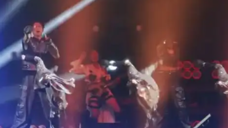 宇树机器人给王力宏伴舞 马斯克点赞