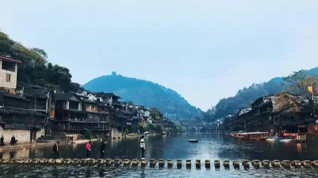 12省份旅游总收入破万亿