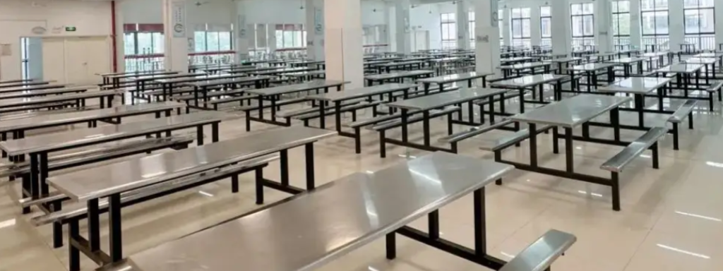 食堂承包商举报校领导拿走三百余万