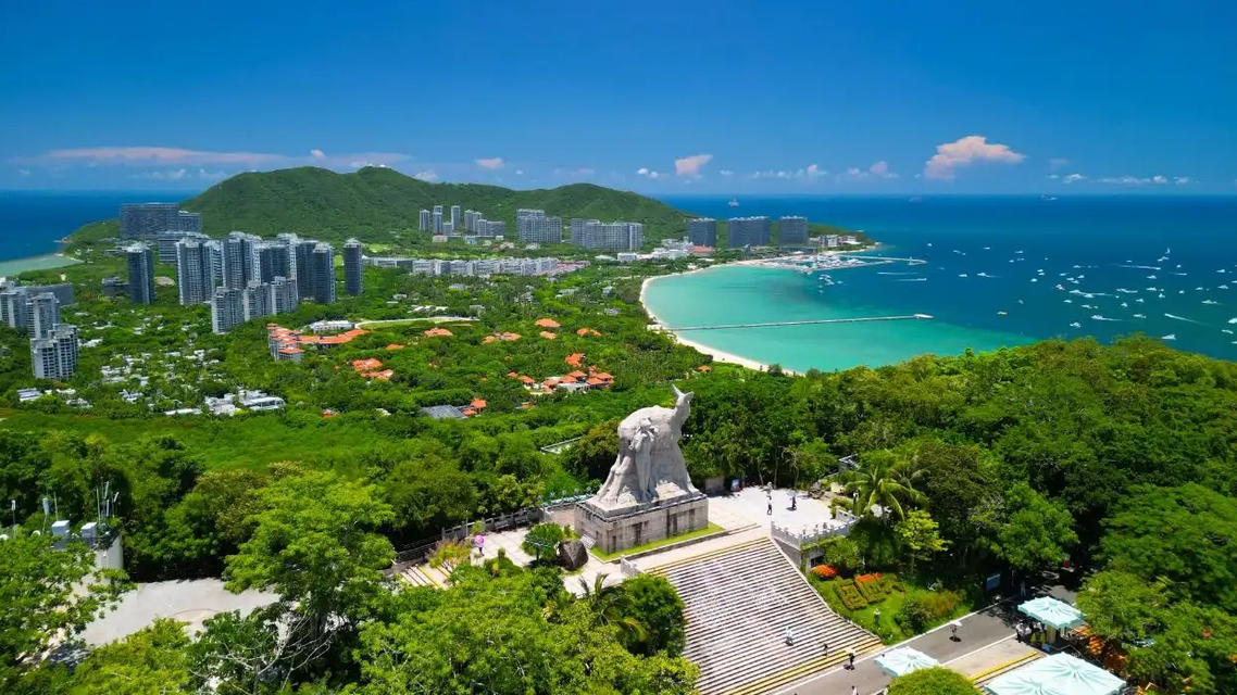 海南封关后首个假期三亚入境客增5倍