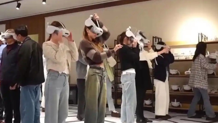 00后假期旅游主打“爱你老己”