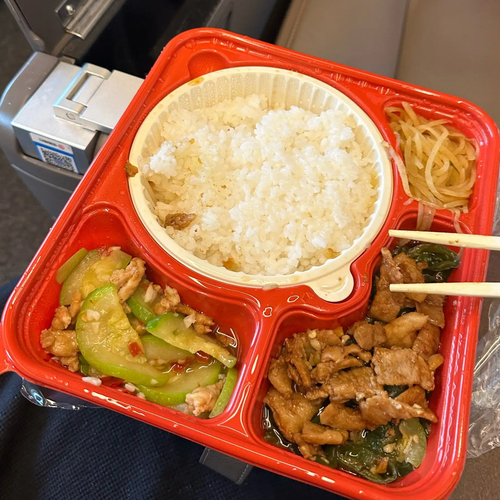 68元高铁盒饭被质疑是“隔夜饭”