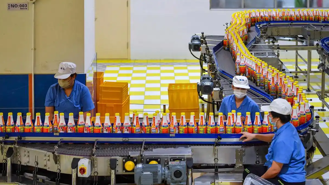 椰树拿自家员工低俗营销不尴尬吗