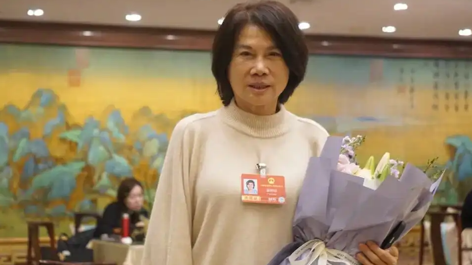 董明珠：我都不怕被AI替代年轻人怕啥