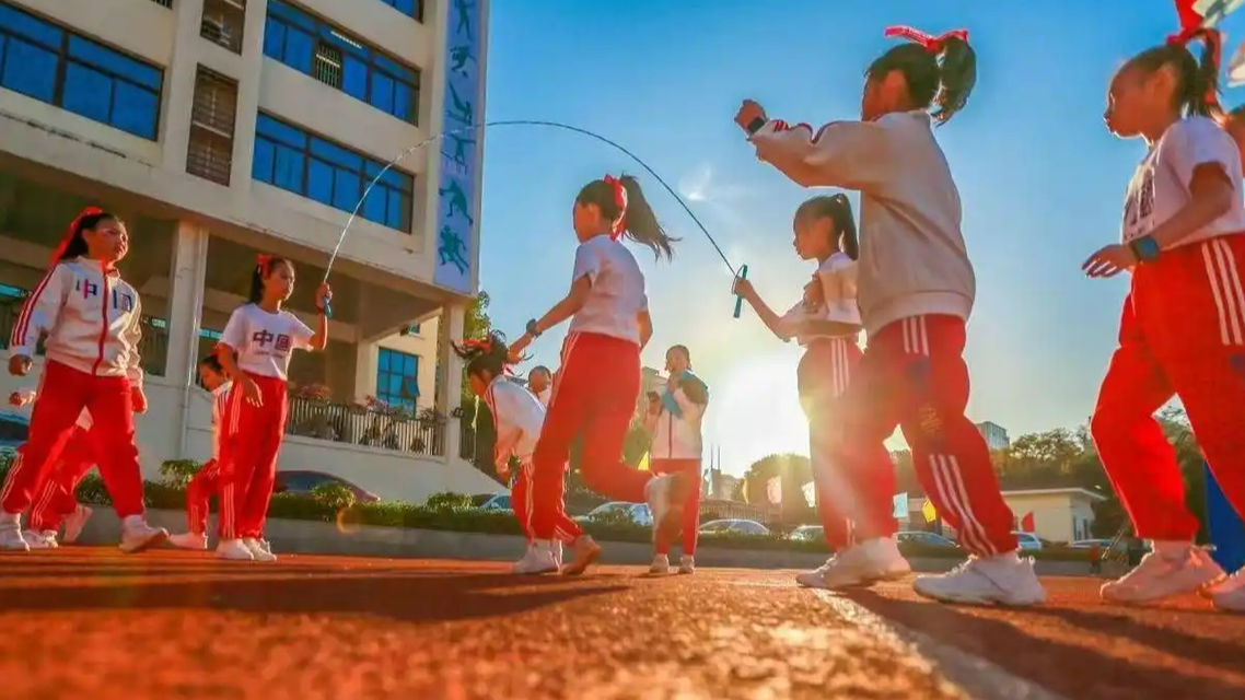 学校规定：22点作业没写完可以先睡觉