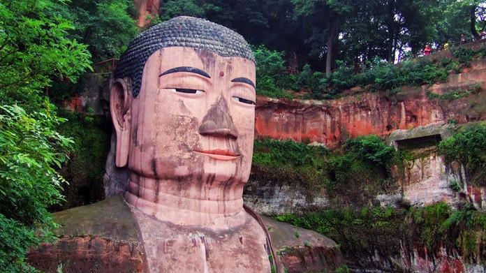 “乐山大佛是大禹雕像”系AI生成