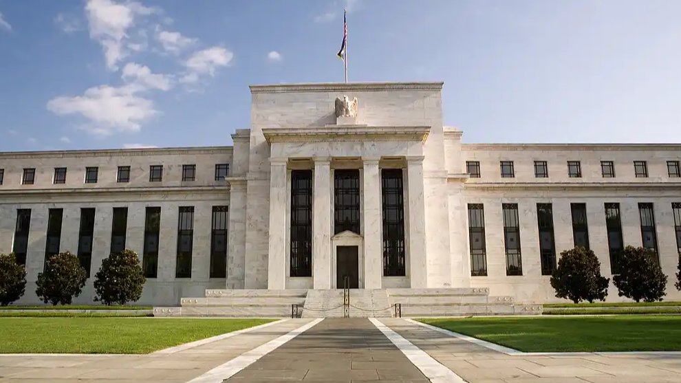 美联储宣布维持利率不变