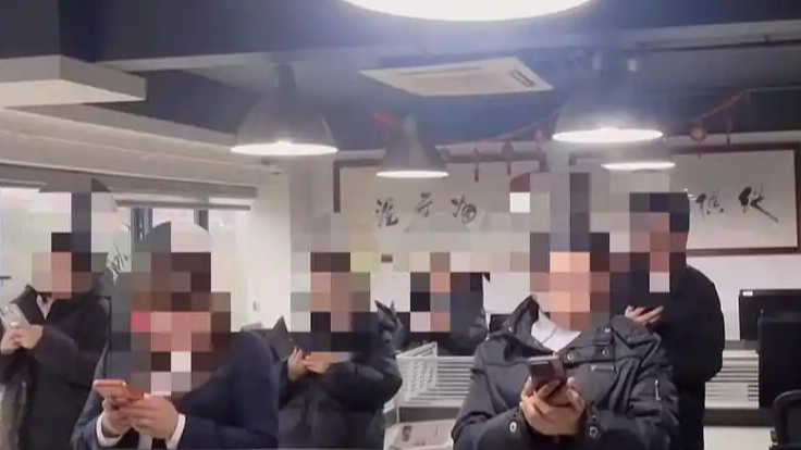 公司要求员工提前半小时到岗晨读