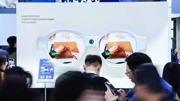 英国博主体验会做饭的中国AI眼镜