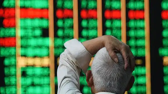 沪指半日跌超2% 失守3900点