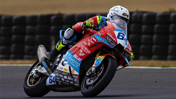 张雪机车禁止新手买车 称希望少死人