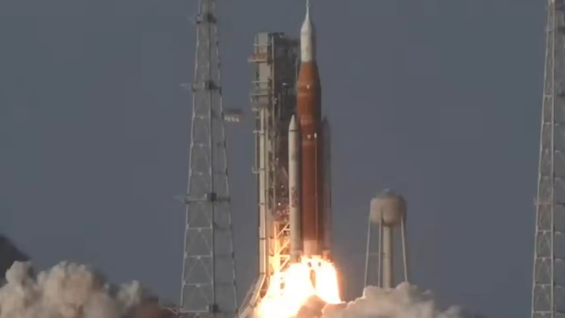 美国50多年来首次载人飞向月球