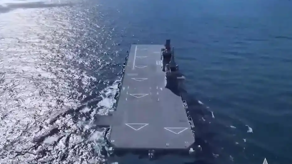 四川舰可弹射大型高隐身无人机