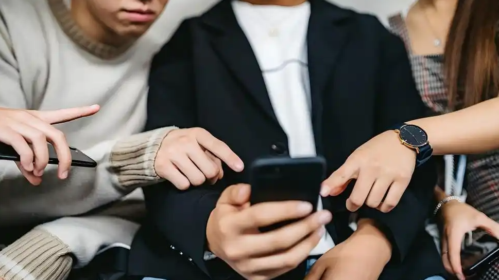 揭秘“朋友圈富豪人设”产业链