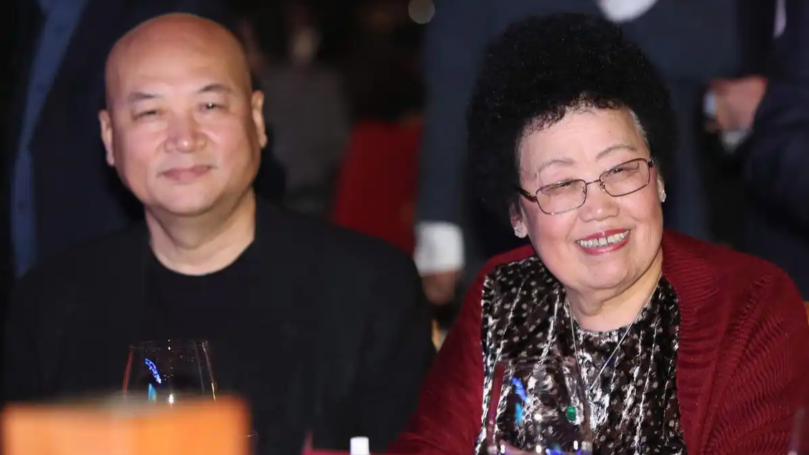 陈丽华名下关联1家公司