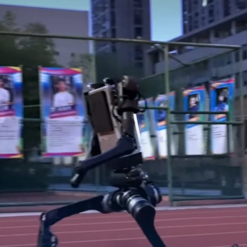 宇树机器人跑出10米/秒逼近人类巅峰