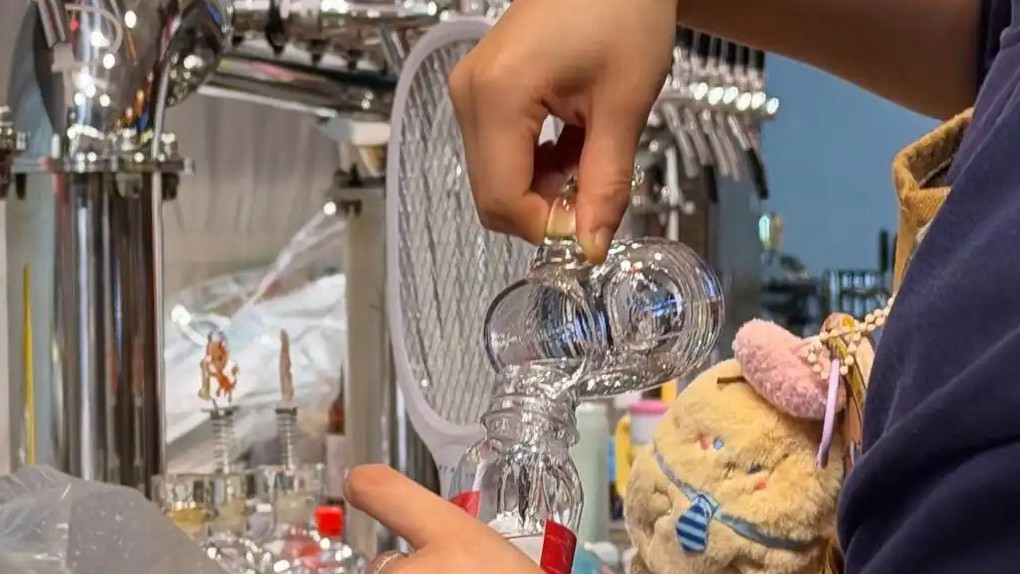 3块钱喝二两白酒 年轻人开始打散酒