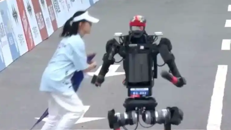 宇树机器人半马冲线