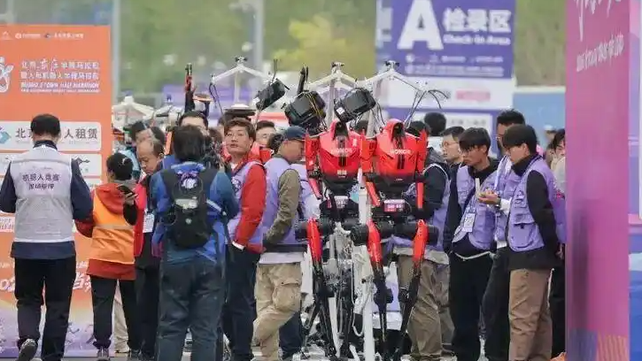 荣耀机器人包揽半马前三 工程师回应