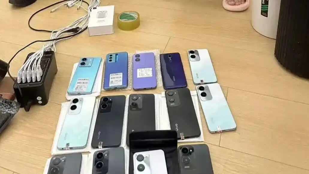 小伙入职1天 公司40多部手机“失灵”