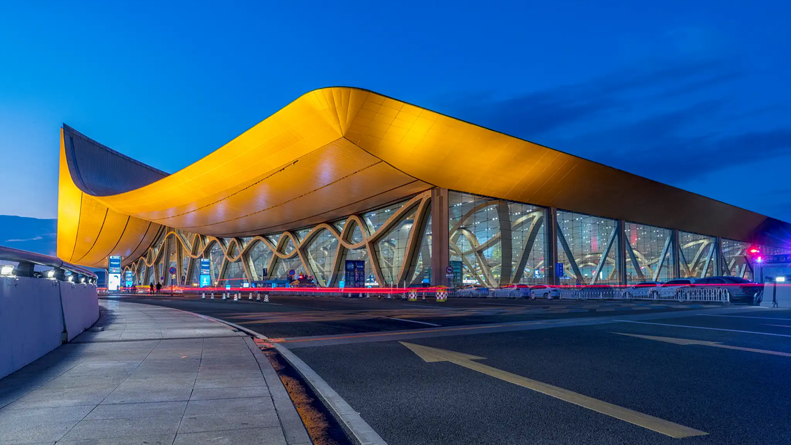 昆明机场遇冰雹：雹击时停场飞机113架